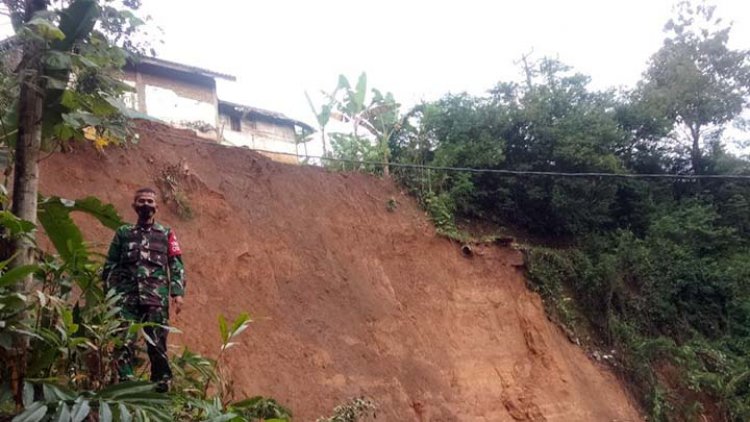 Selain di Cigalontang, Bencana Longsor Juga Landa Cisayong