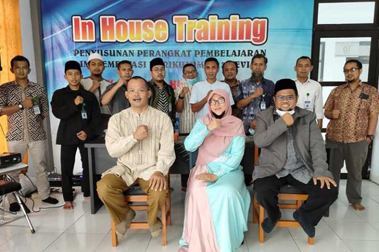 SMK Miftahul Huda AL-Husna Gelar In House Training