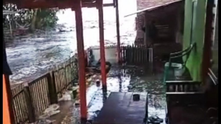Cipatujah Diterjang Banjir, Warga dan Nelayan Diminta Waspada Gelombang Tinggi
