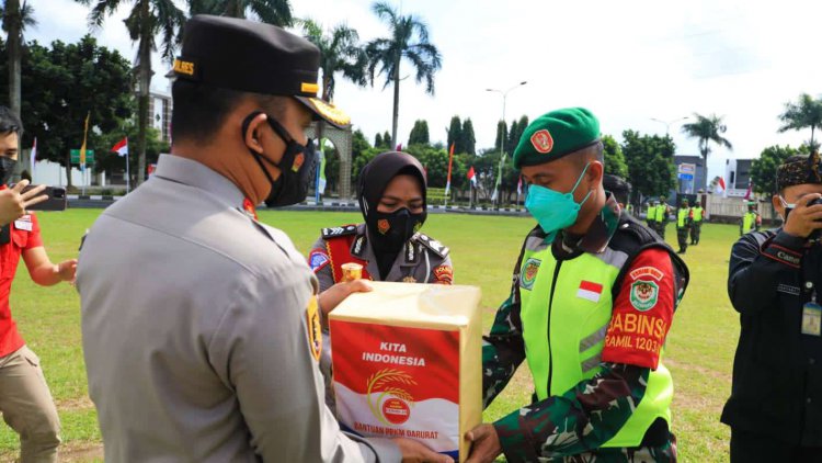 Setpres RI dan Budha Tsu Chi Salurkan Bansos Beras untuk Masyarakat Tasikmalaya