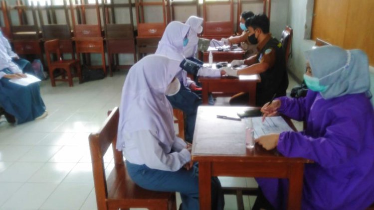 Jelang PTM, Siswa SMAN 10 Tasikmalaya Divaksin Covid-19