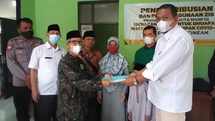 Baznas Cineam Salurkan Bansos dalam Program Satu Juta Munfiq