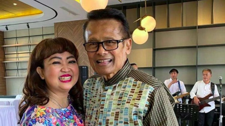 Penyanyi senior Koes Hendratmo Tutup Usia