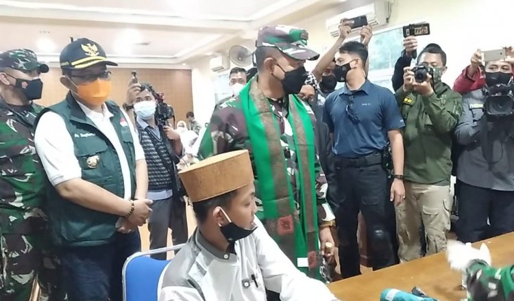 Pangdam lll Siliwangi Mayjen TNI Agus Tinjau Gebyar Vaksinasi di Ponpes Miftahul Huda