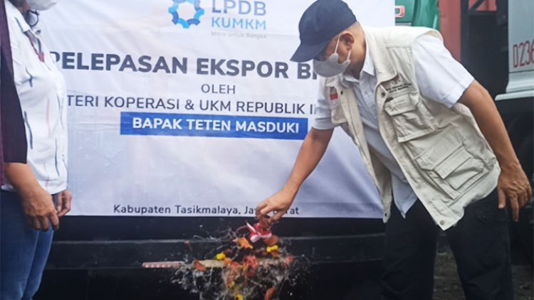 MenkopUKM Lepas Ekspor Briket UKM Binaan LPDB-KUMKM ke Hongkong dan Irak