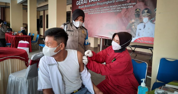 Gerai Vaksin Presisi di Mapolres Tasik Kota Diserbu Warga