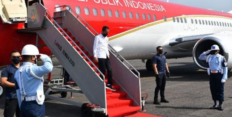Jokowi Tinjau Vaksinasi dari Pintu ke Pintu