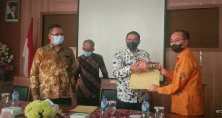 Wali Kota Tasik Bagikan 6.600 Masker dan Sabun Cair di Kawalu