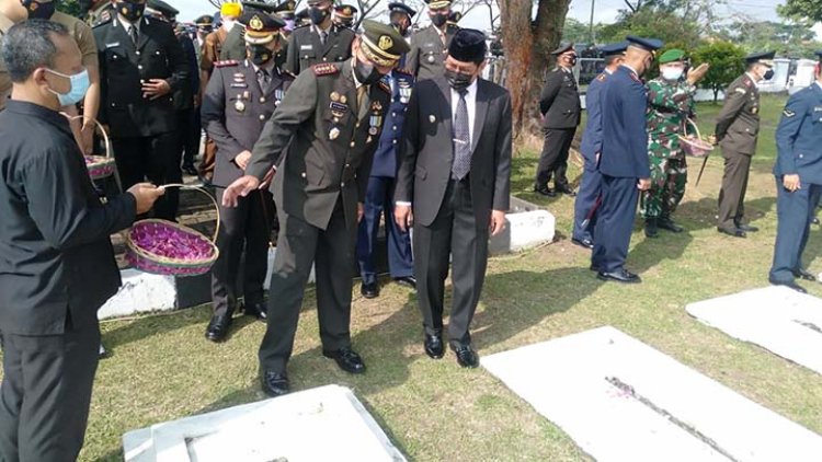 Ziarah Nasional HUT TNI Ke-76, Yusuf Ingatkan Nilai Kejuangan Para Leluhur