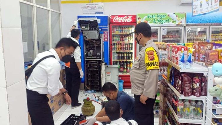 ATM BCA Minimarket Dibobol Maling, Uang Ratusan Juta Raib