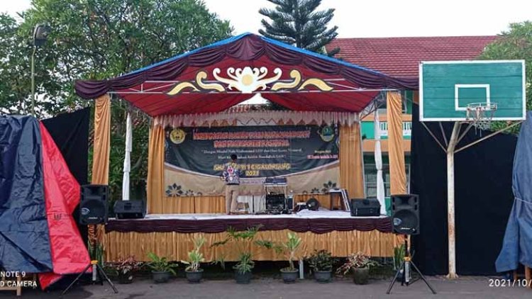 SMAN 1 Cigalontang Gelar Peringatan Maulid Nabi dan Hari Santri