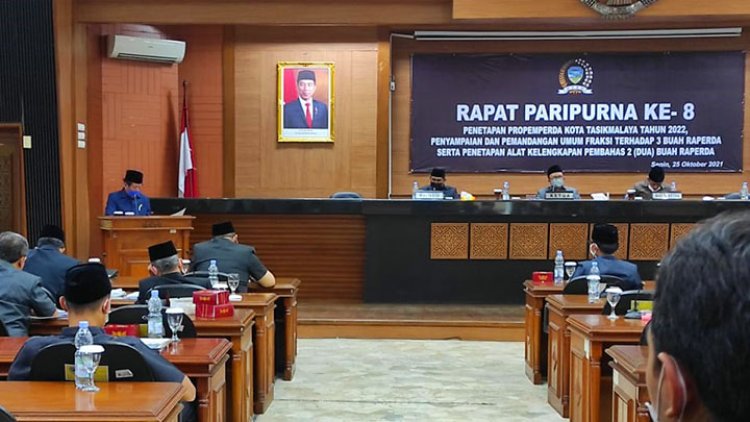 DPRD Kota Tasik Gelar Paripurna ke-8, Fraksi Gabungan Sampaikan Pandangan