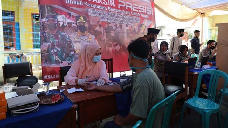 TNI-Polri Gelar Gerai Vaksin Presisi di Pesantren Al-Urwatul Wustha