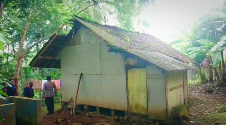 Diguyur Hujan, Rumah Mak Onah Hampir Roboh