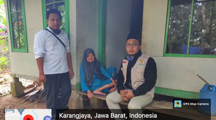 Sahabat Baznas Karangjaya Bantu Perbaiki Rumah Mak Onah