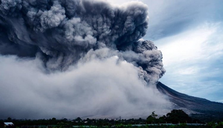 Ribuan Warga Mengungsi Akibat Erupsi Gunung Semeru