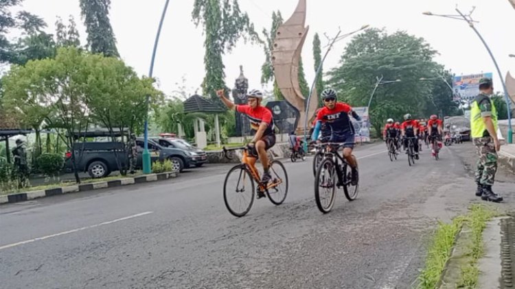 Rombongan Gowes Pussenif Dikawal Koramil 17/Dayeuhluhur