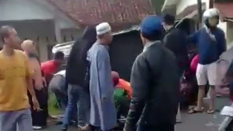 Puluhan Jemaah Pengajian Alami Lakalantas Tunggal di Warung Peuteuy