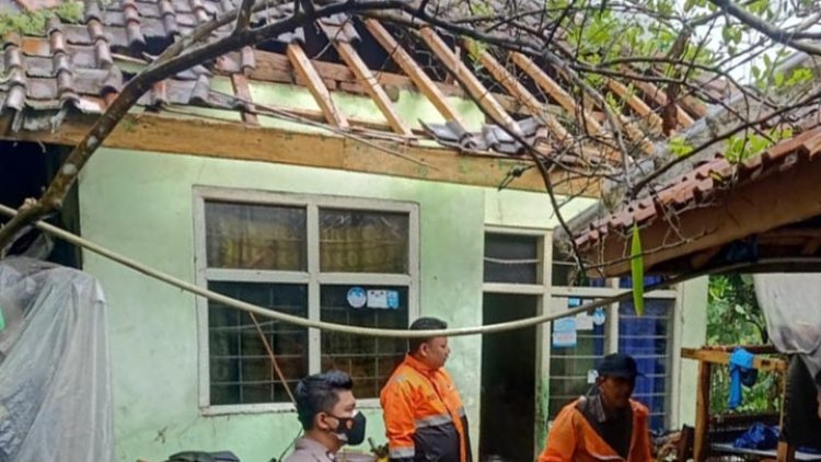 Jumlah Rumah Rusak Akibat Hujan Angin Bertambah