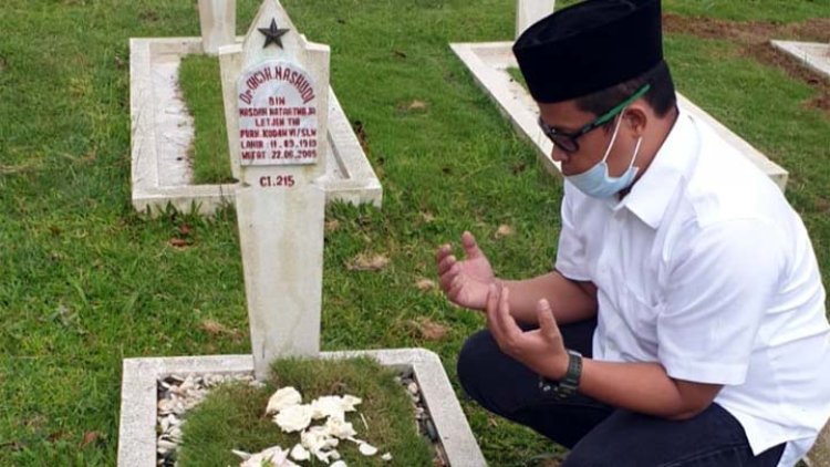 Prof. Muradi Ziarah ke Makam Pendiri Yayasan Siliwangi