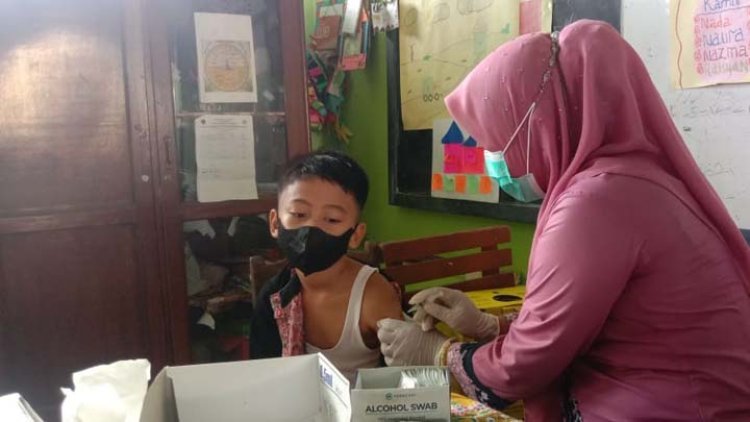 Ratusan Siswa SDN Mangkubumi Divaksin Dosis Pertama