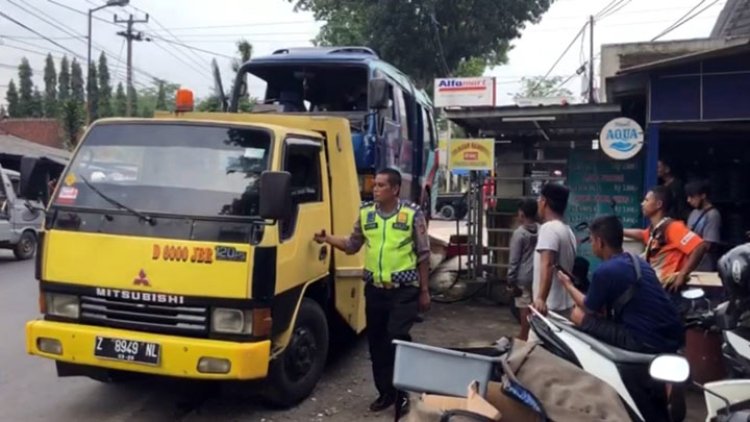Satu Orang Luka Akibat Kecelakaan Beruntun di Jalan Singaparna