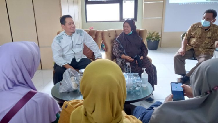 Hj. Neng Madinah Berikan Motivasi Siswa MAN 2 Cipasung