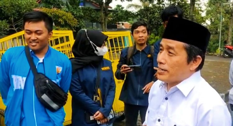 Serahkan Gerobak Sampah, AW: Rangsangan Pemberdayaan