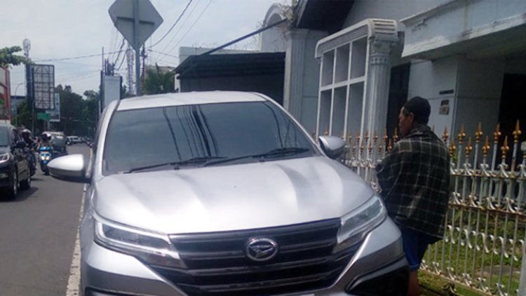 Warga Gagalkan Aksi Pencurian Pecah Kaca Mobil di Jl. RE. Martadinata