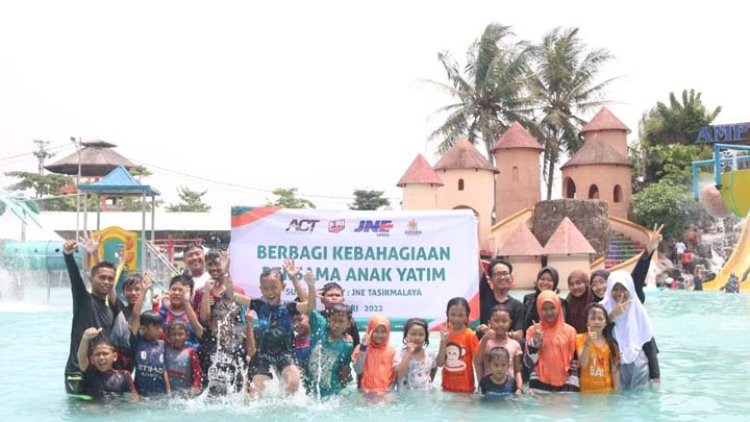 ACT Tasik Ajak Puluhan Anak Yatim Rekreasi, Makan, dan Belanja