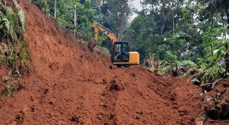 Turunkan Alat Berat, Warga Pasirbatang Gotong Royong Bersihkan Longsoran