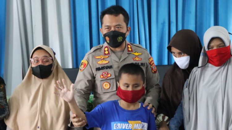 Kapolres Tasikmalaya Serahkan Bantuan Al-Qur'an Braille