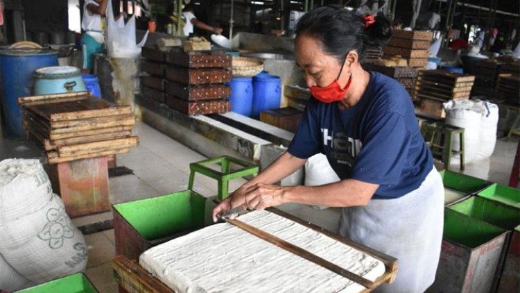 Protes Harga Kedelai, Perajin dan Pedagang Tahu Tempe Gelar Aksi Mogok