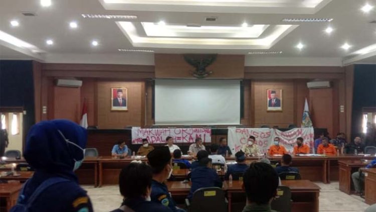 Jaga Marwah, Ratusan Anggota Karang Taruna Geruduk DPRD Kota Tasik