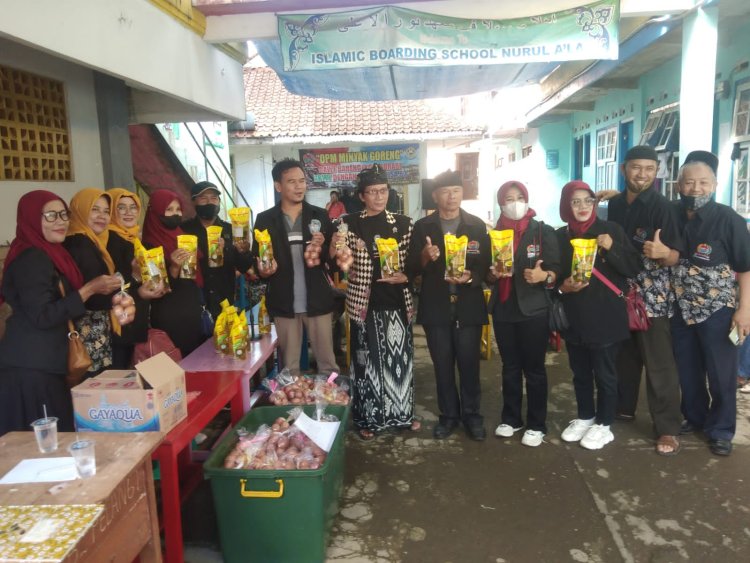 ARWT Kota Tasik dan IPA 1 SMANSA 83 Gelar OPM Minyak Goreng