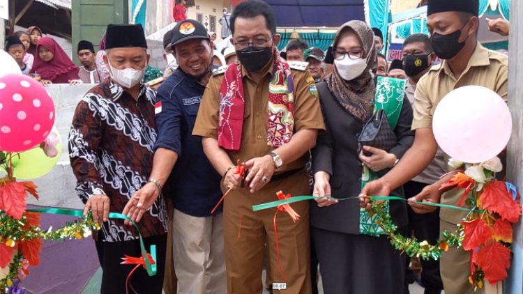 Bupati Ade Melaunching dan Membuka Kolam Renang Soeka