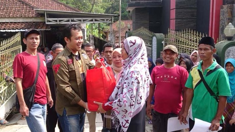 Peduli Warga Terdampak, Proyek Quary Bendung Leuwikeris Bagikan Paket Sembako