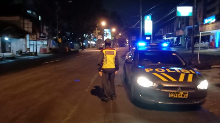 Gelar Patroli, Polsek Indihiang Bangunkan Sahur