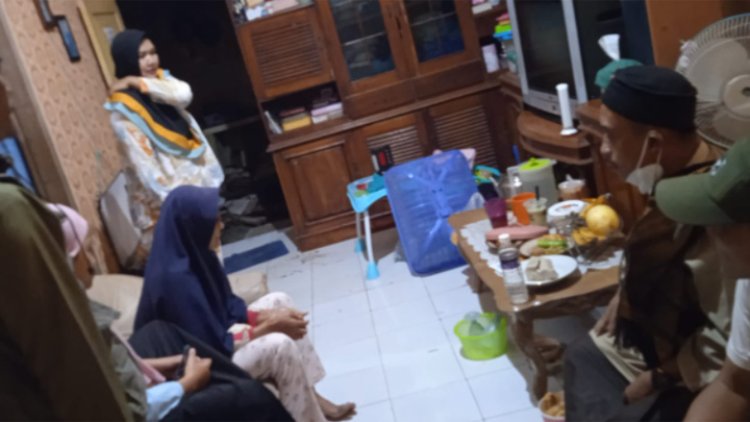 Ajaib, Tertimpa Genteng dan Material Plafon, Ibu Ini Tak Cidera Sama Sekali