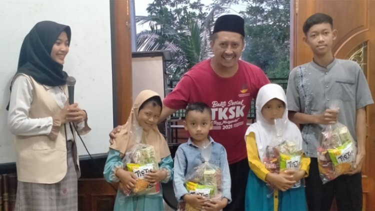 Bulan Ramadhan, Relawan Jumat Berbagi Santuni Jompo dan Yatim Piatu