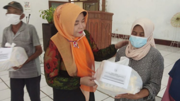 Pasundan Istri Kota Tasik Berbagi Paket Sembako