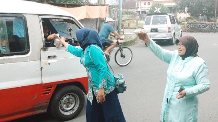 Persikindo Bagi-bagi Takjil di Hari Kartini