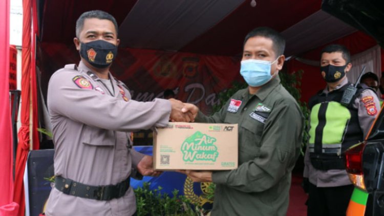 Bantu Petugas dan Pemudik, ACT Tasik Salurkan Bantuan Air Minum Wakaf