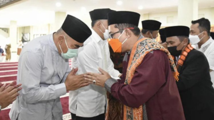 Bupati Ade Solat Idulfitri Bersama Warga Tasikmalaya