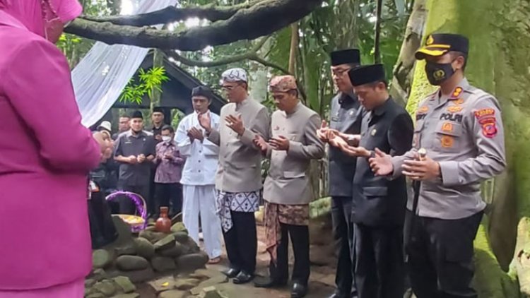 Sebelum Hari Jadi Ciamis, Bupati Herdiat Nyekar ke Astana Gede