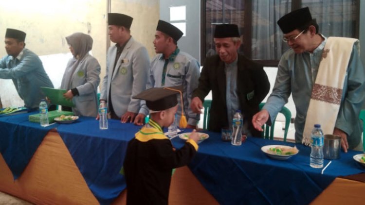 Ponpes Al Urwatul Wustha Mangkubumi Wisuda 19 Santri