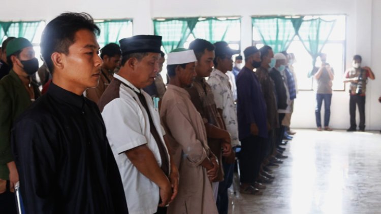 Ratusam Anggota Khilafatul Muslimin Berikrar Setia NKRI dan Pancasila