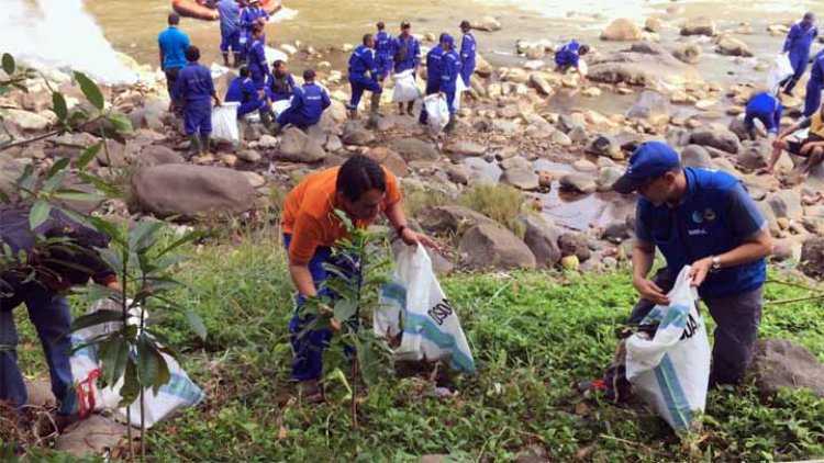 Aksi Bersih-Bersih UPTD PSDA WS Ciwulan-Cilaki Peringati Hari Sungai Nasional