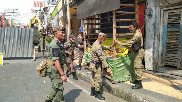 Bagian Kanan HZ Mulai Dikerjakan, Satpol PP Bantu Sterilkan PKL