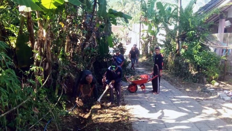 Sambut HUT-RI, Warga Cibeber Cikalong Kompak Gotong Royong